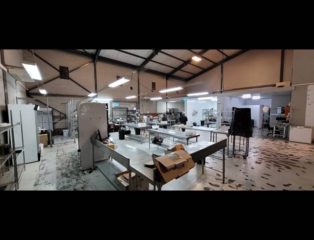 479M² WAREHOUSE TO LET IN STIKLAND INDUSTRIAL